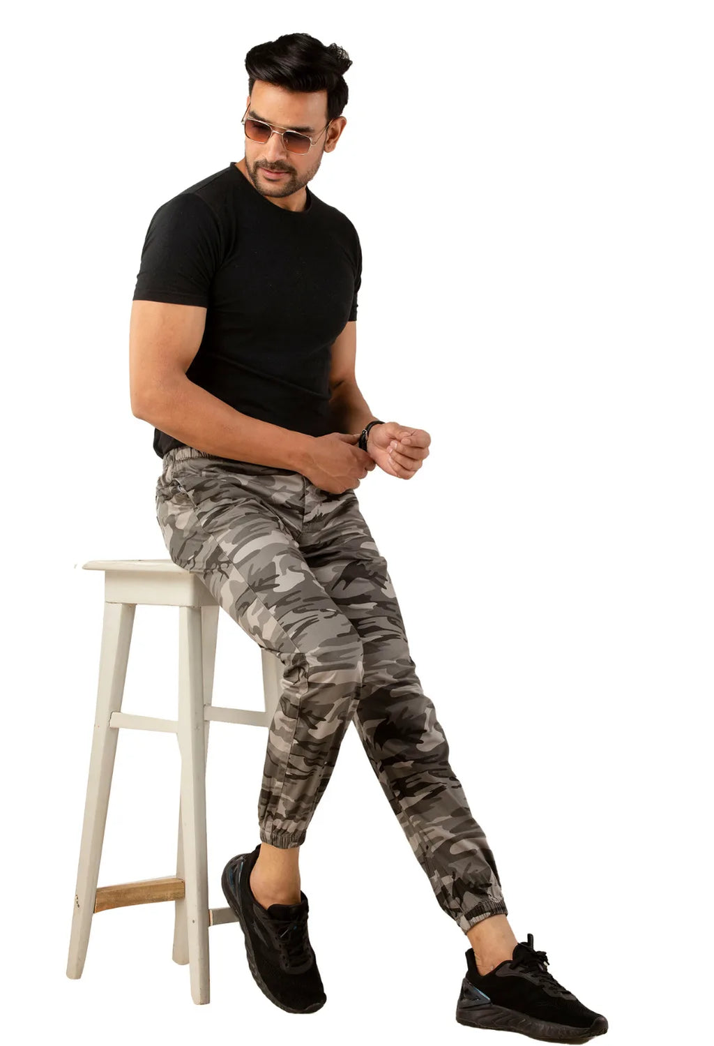 Sterio Pace Men Camouflage Printed Relaxed Straight Leg Joggers Trousers